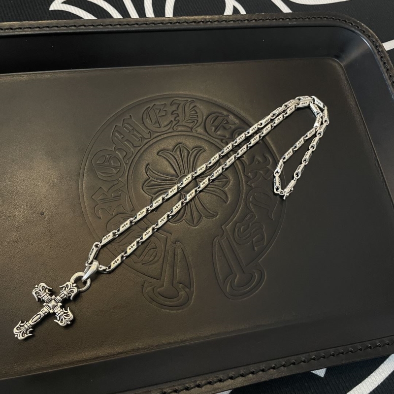 Ch**me He**ts necklaces